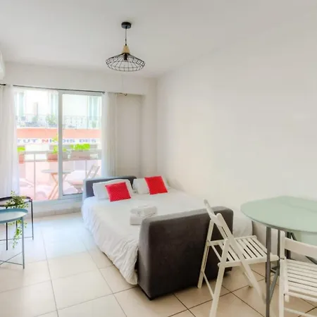 Smoletti Furnished Flat Διαμέρισμα Νίκαια